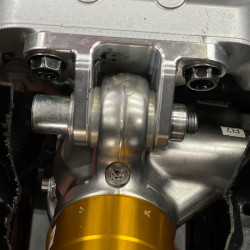 Haltebock für obere Federbeinbefest.